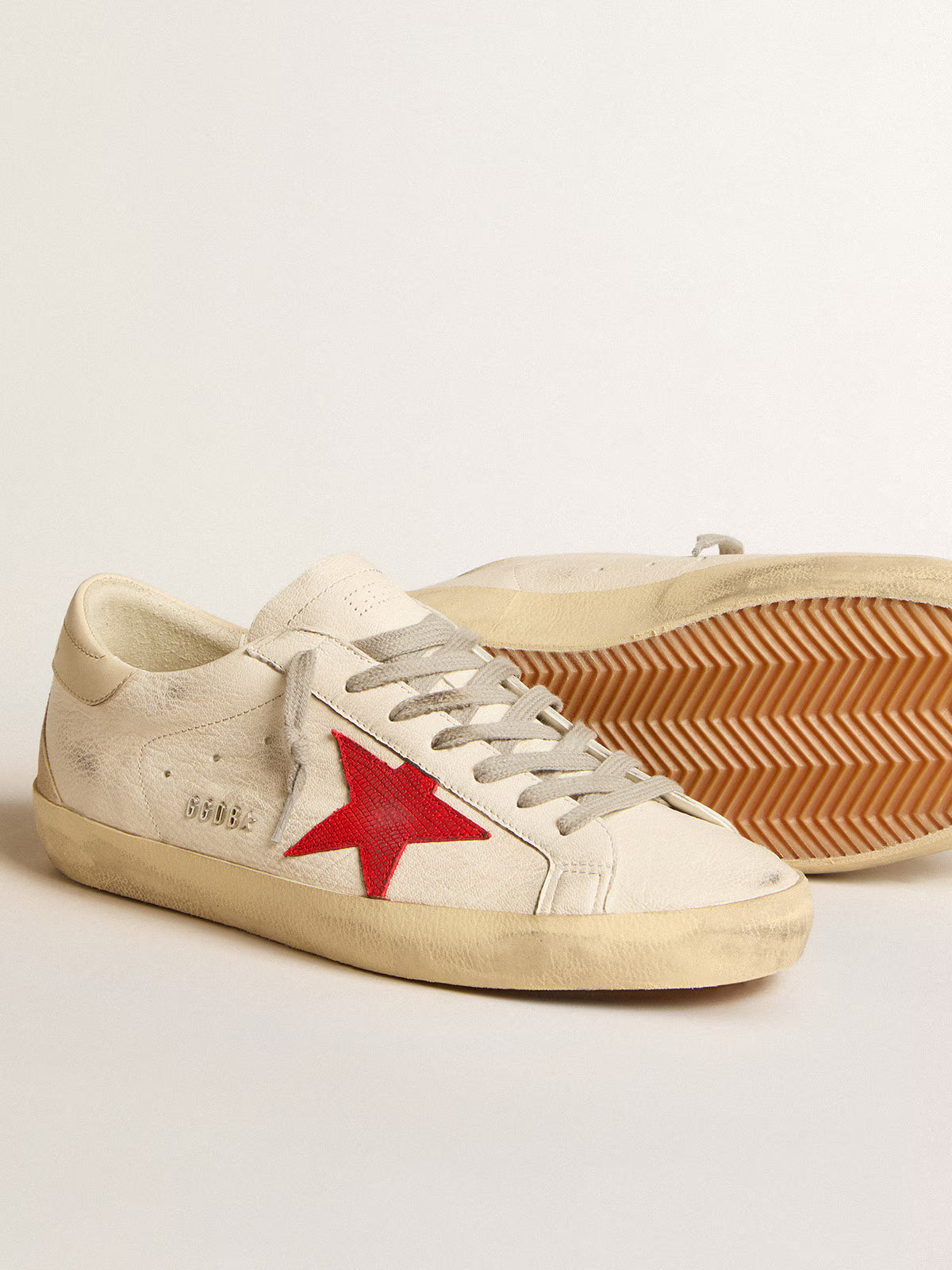 Golden Goose Men's Super-Star in nappa with red star and cream leather heel tab Golden Goose